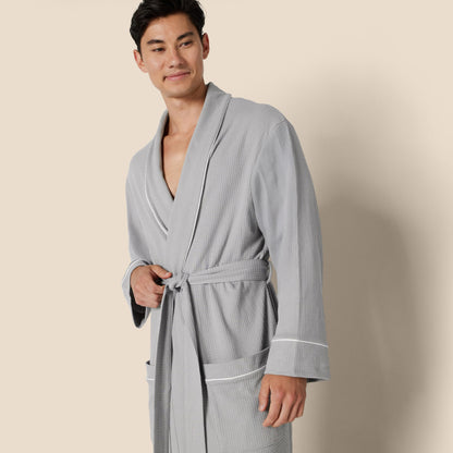 Amazon Essentials Men's Lightweight Waffle Bathrobe (Available in Big & Tall), Light Grey, Medium-Large